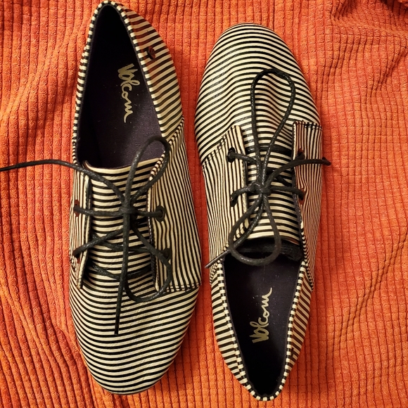 NWOT Volcom Pinstriped Shoes - Picture 1 of 6